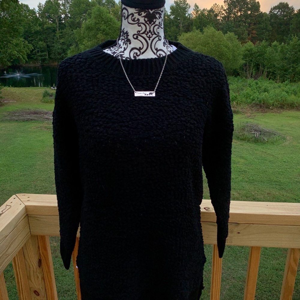 Black popcorn sweater 🖤